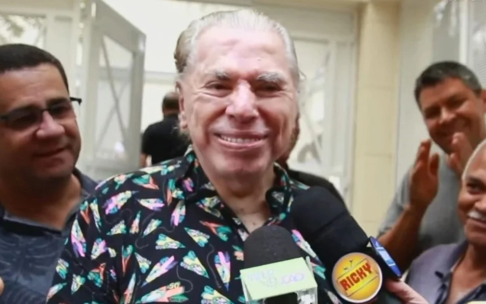Sílvio Santos recebe parabéns surpresa em aniversário de 93 anos: ‘Um gás para voltar’