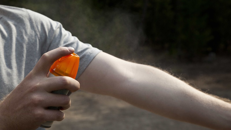 Fabricantes de repelente temem fim da matéria-prima no auge da dengue no Brasil