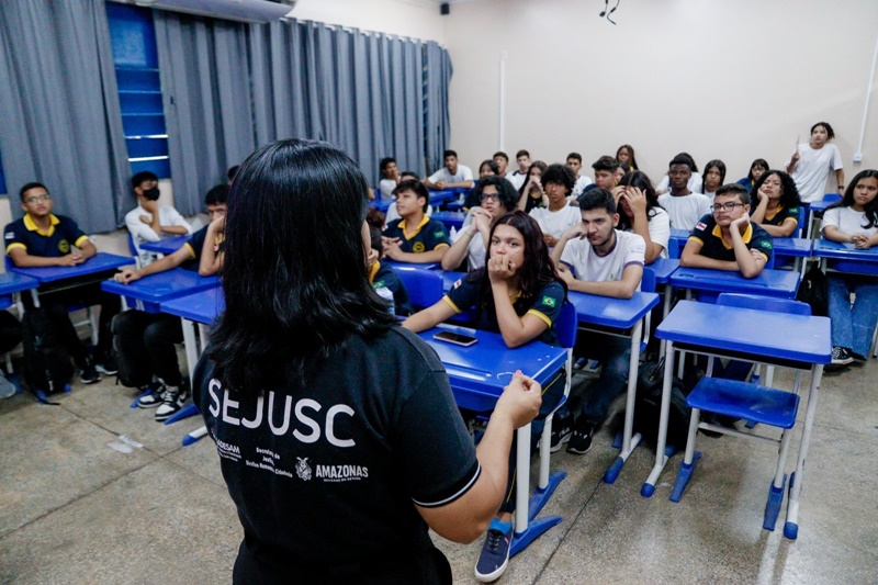 “Operação Átria“: violência de gênero é tema de debates promovidos pela Sejusc em escolas de Manaus