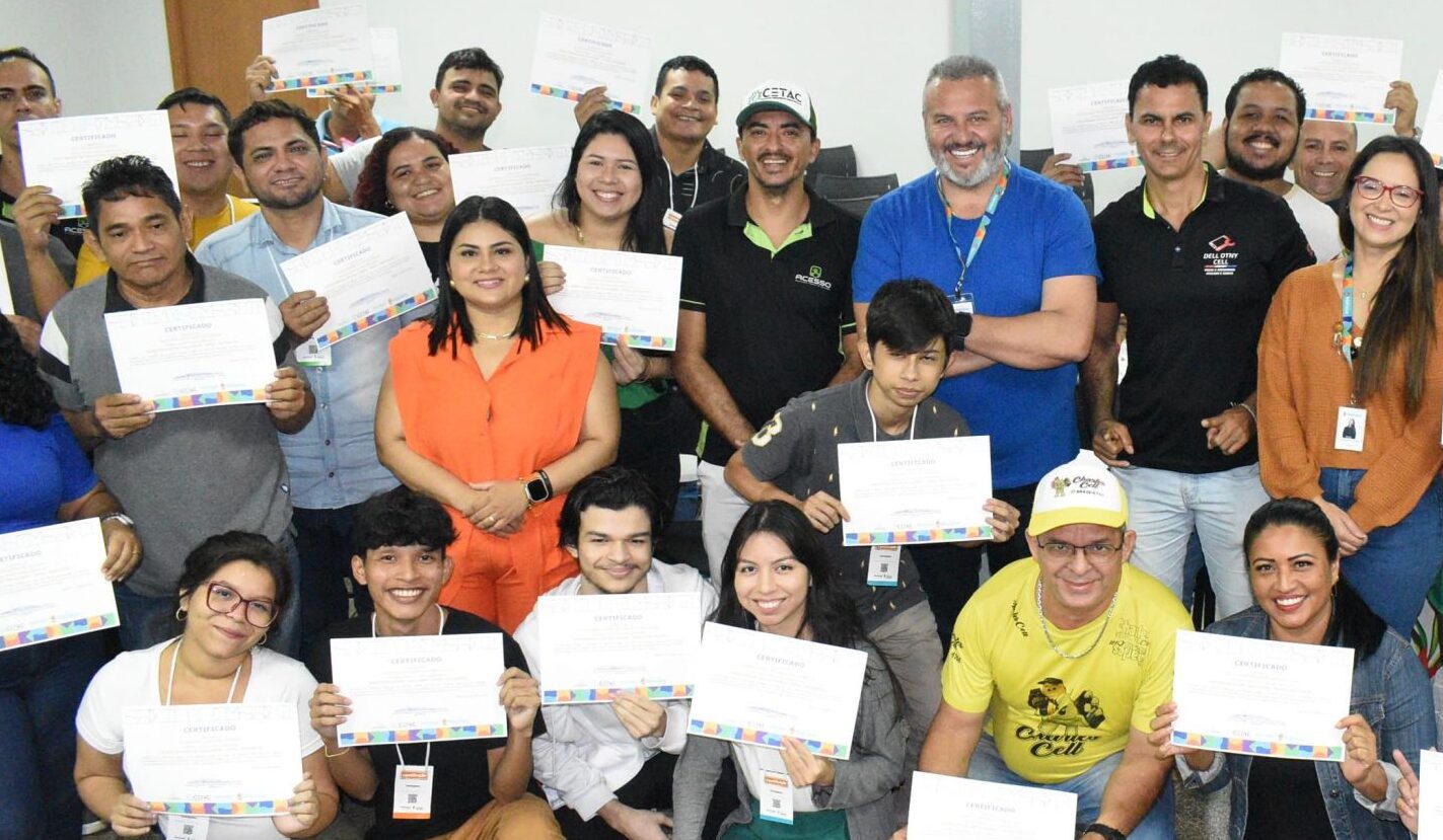 Prefeitura de Manaus certifica 5ª turma do curso ‘Técnico de Celular’