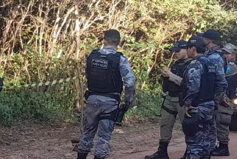 Mulher é encontrada morta a tiros em estrada
