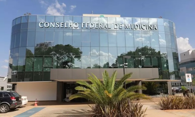 Médicos terão que declarar vínculos com farmacêuticas e empresas, define Conselho Federal de Medicina
