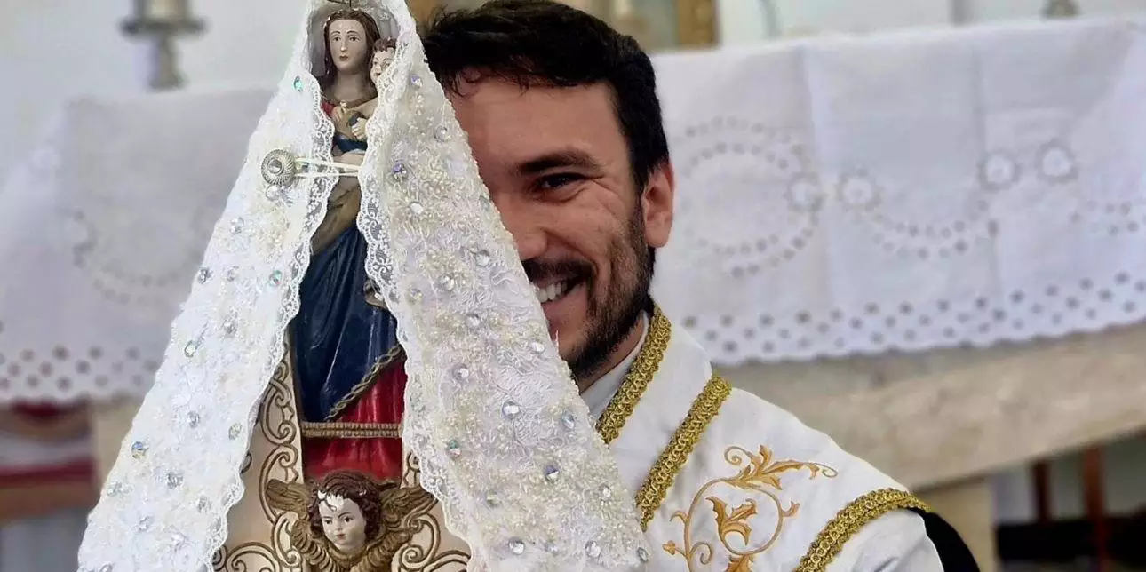 Padre Fabrício Rodrigues morre ao colidir moto contra cavalo solto na BR-230