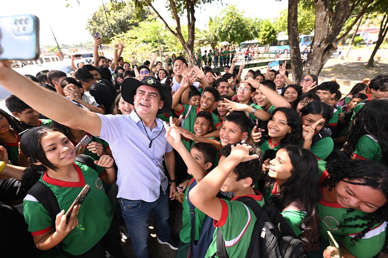 Memórias da infância de David Almeida refletidas na gestão de Manaus