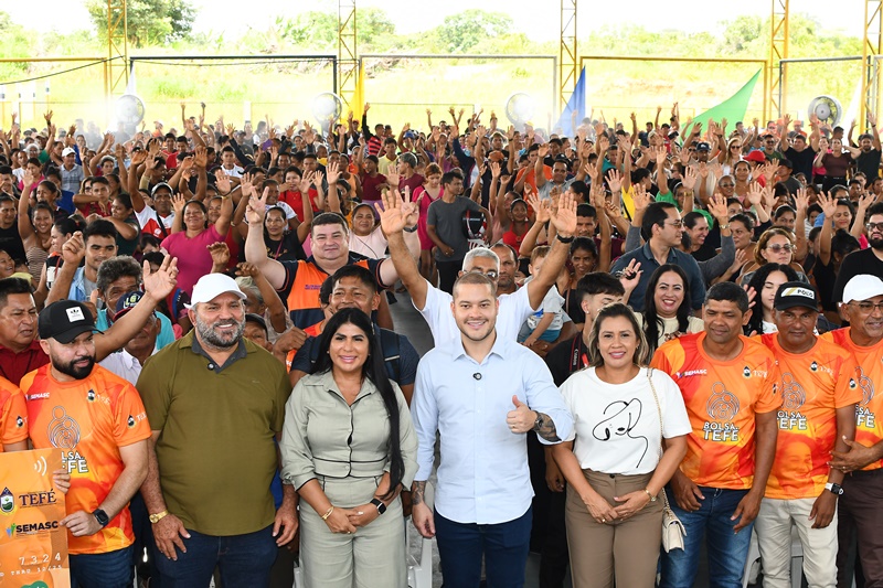 Prefeito Nicson Marreira entrega 2 mil novos cartões do Programa Bolsa Tefé