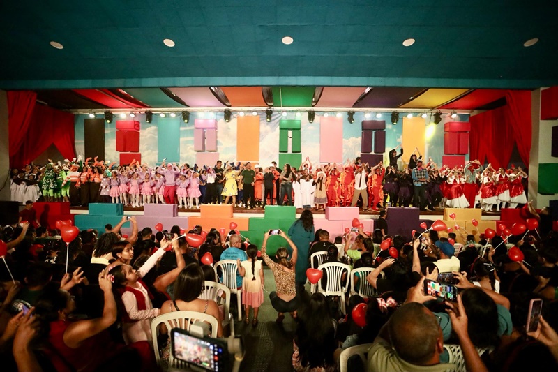 Noite de emoção e talento marcam a abertura dos corpos artístico de Coari