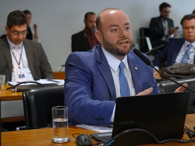 Deputado Fausto Junior participa de audiência pública com Ministro do Turismo e critica Marina Silva