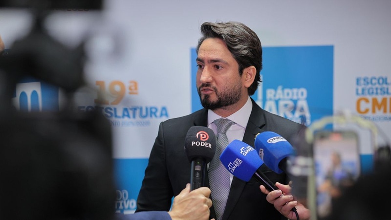 Diego Afonso assina requerimento para abertura de CPI na CMM