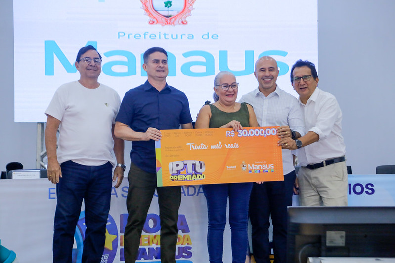 Prefeito David Almeida entrega primeiros prêmios do IPTU Premiado 2025 e reforça valorização do contribuinte