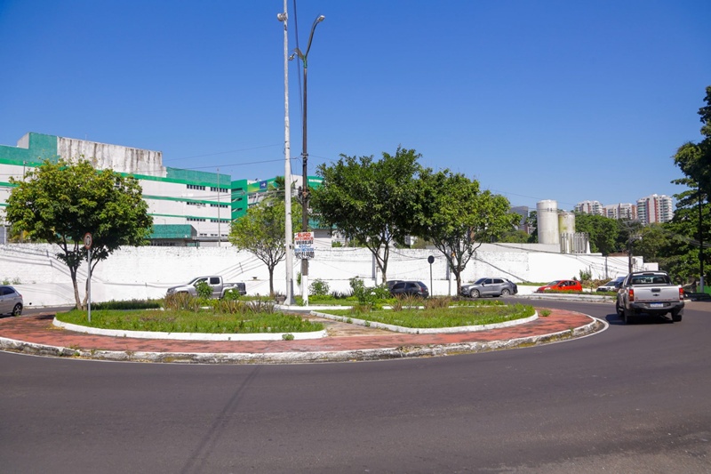 Prefeitura de Manaus notifica e empresas de outdoors retiram publicidade de locais proibidos