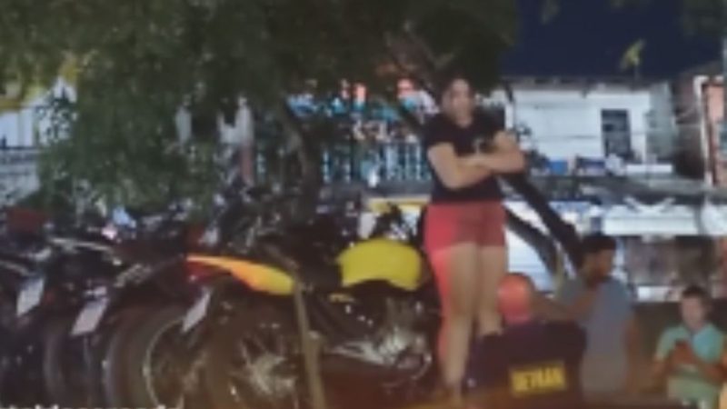 Vídeo: No Coroado, mulher fica revoltada ao ter moto apreendida e sobe no caminhão guincho do Detran