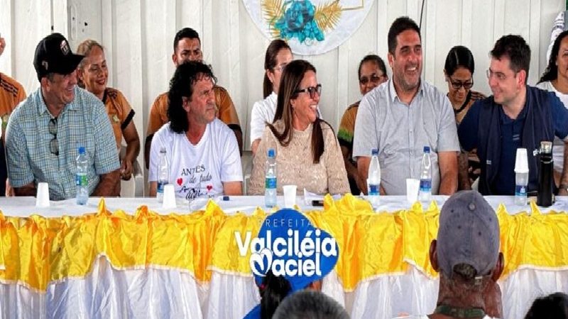 Prefeita Valciléia Maciel participa de audiência pública e comemora avanço na regularização fundiária em Manacapuru, beneficiando 650 famílias no Acajatuba