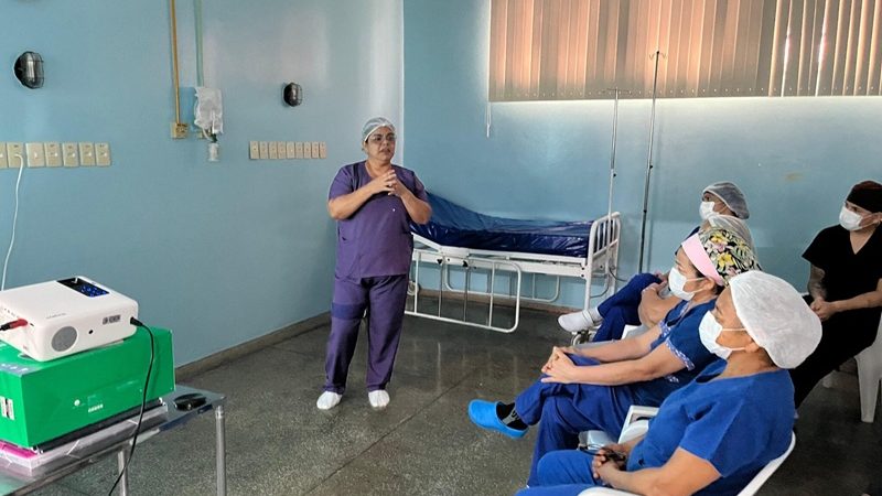 Hospital regional de Coari capacita profissionais com nova tecnologia de preparo cirúrgico das mãos