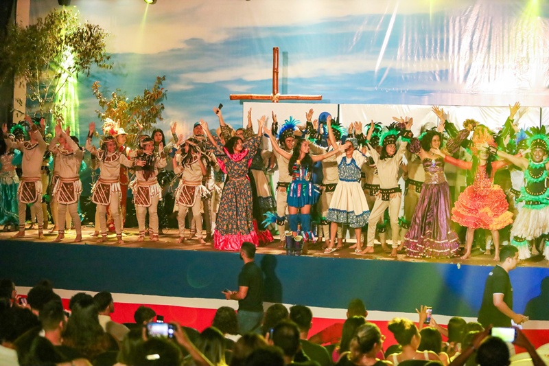 Espetáculo celebra os 93 anos de Coari com emoção e orgulho da identidade local