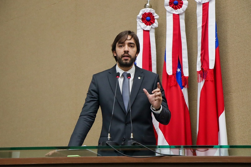 Deputado Thiago Abrahim propõe prioridade na distribuição de medicamentos para mães atípicas com Psoríase no Amazonas