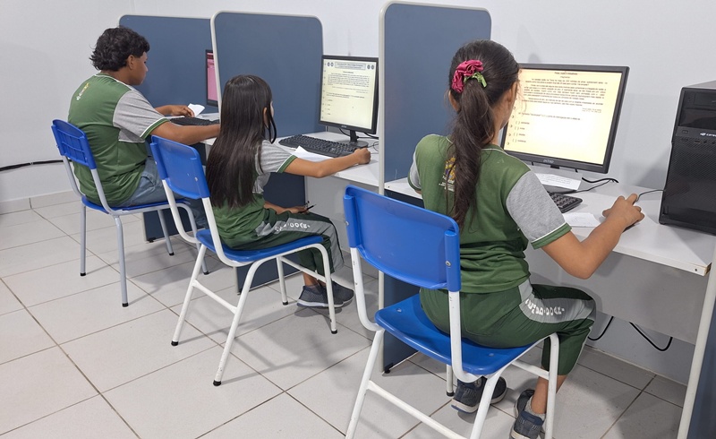 Prefeitura de Coari aplica simulado digital do SAEB com o uso de tecnologia educacional