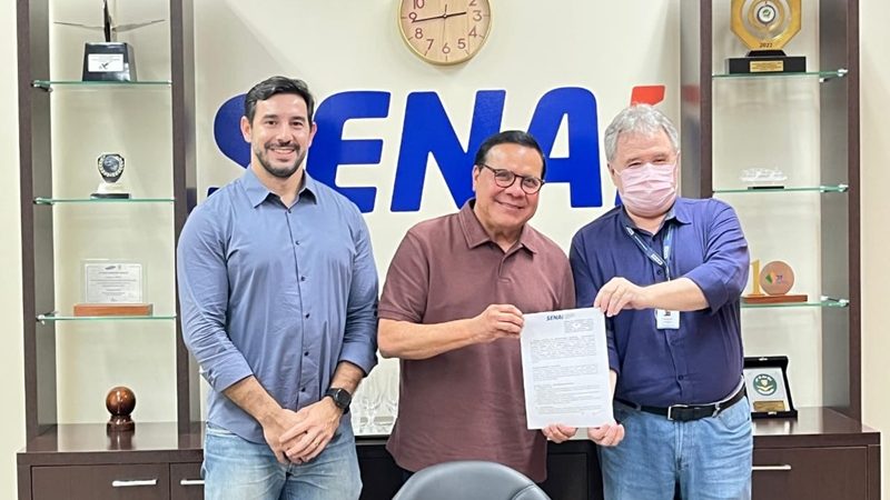 Prefeitura de Coari e Senai firmam parceria para 40 cursos de qualificação profissional a bordo do Barco-Escola Samaúma II