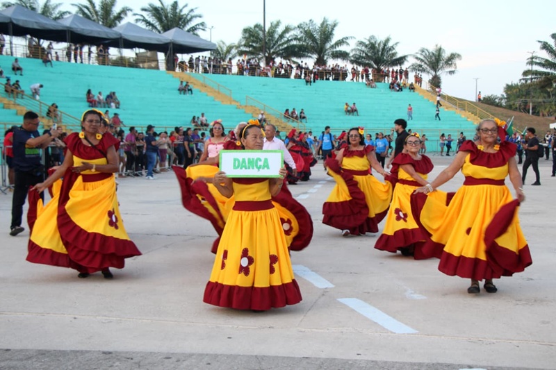 Prefeitura de Itacoatiara realiza Desfile Cívico 2025 com o tema “Educação Protagonista: Conectando Cultura, Tradição e Futuro”