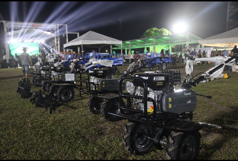 Deputado Thiago Abrahim entrega R$ 1 milhão em equipamentos para produtores e pescadores de Novo Remanso