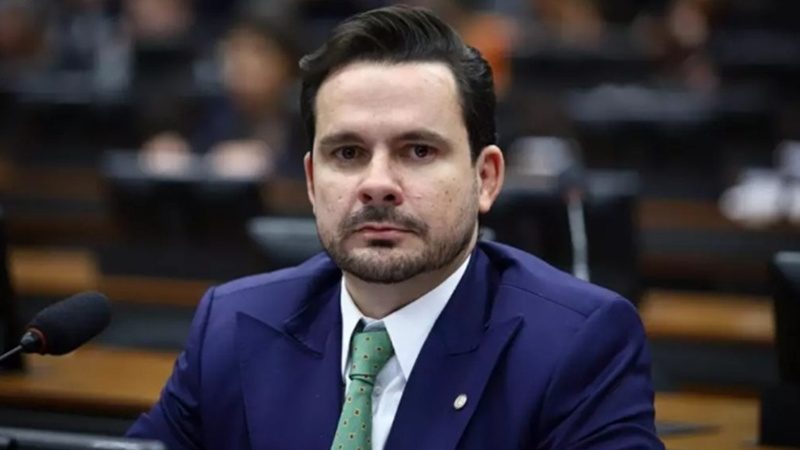 Deputado Capitão Alberto Neto denuncia ao TCU possível irregularidade em empréstimo de R$ 20 bilhões para socorrer os Correios