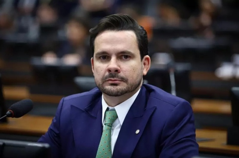 Deputado Capitão Alberto Neto denuncia ao TCU possível irregularidade em empréstimo de R$ 20 bilhões para socorrer os Correios