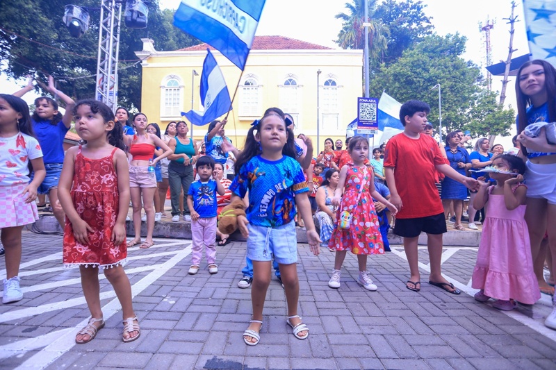 ‘Boizinho Manaus’ encerra com sucesso a Feirinha do Tururi no mirante Lúcia Almeida e emociona o público com tradição e alegria