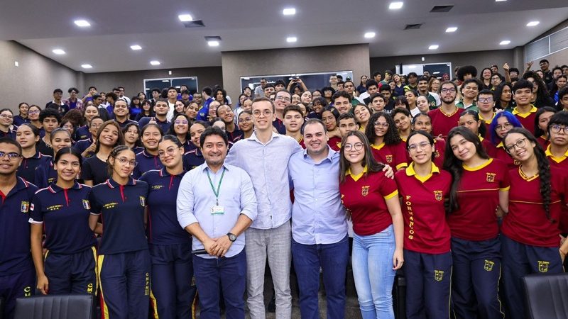 Presidente Roberto Cidade celebra participação de estudantes da rede estadual no programa Aleam Educa