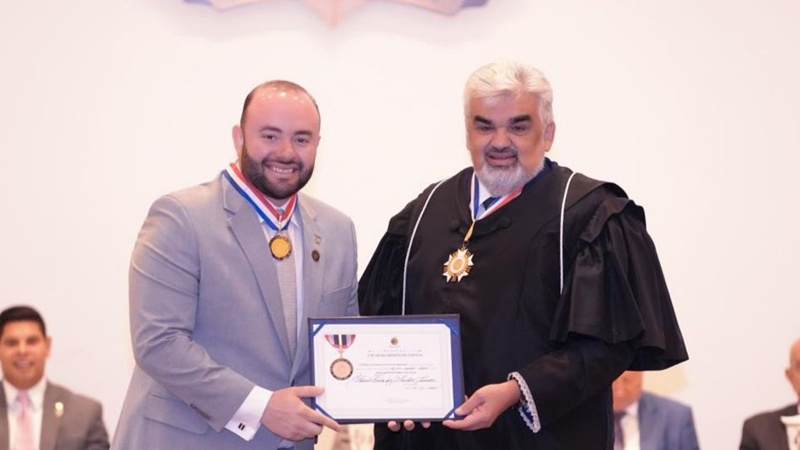 Fausto Jr. recebe Medalha Colar do Mérito de Contas do TCE-AM