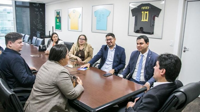 Saullo Vianna reúne com ministro do Esporte para tratar de obras em Maués e Urucurituba