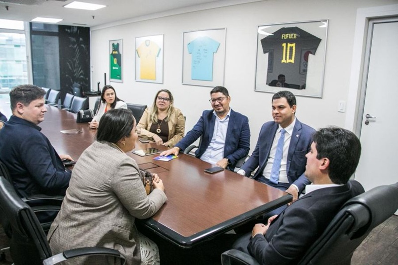 Saullo Vianna reúne com ministro do Esporte para tratar de obras em Maués e Urucurituba