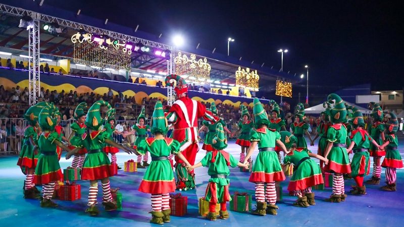Coari estreia Parada Natalina e transforma a cidade em um espetáculo de arte e tradição