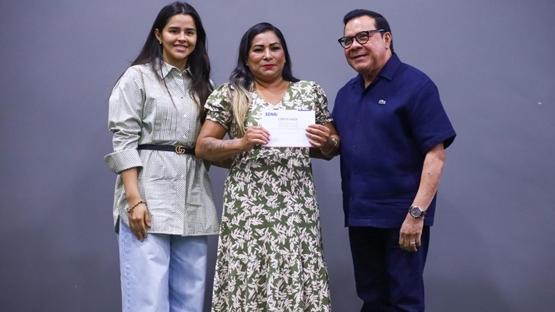 Coari celebra formatura de mais de mil alunos do Barco-Escola Samaúma II