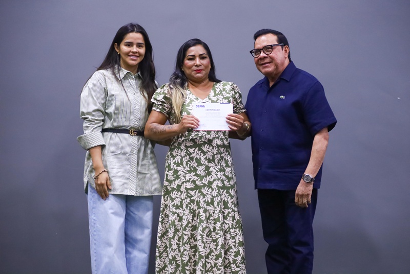 Coari celebra formatura de mais de mil alunos do Barco-Escola Samaúma II