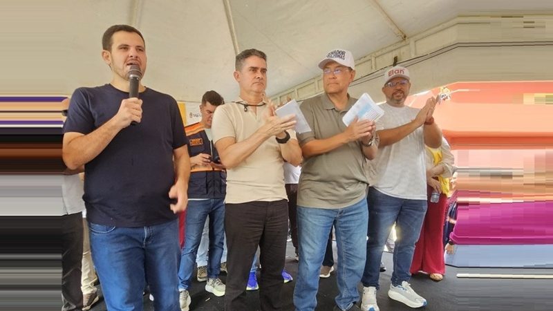 Elan Alencar participa da assinatura da ordem de serviço das 13 áreas de risco contempladas em Manaus
