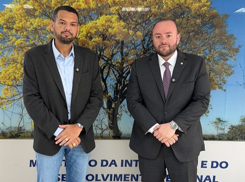 Deputado Fausto Jr. se reúne com prefeito de Beruri no Ministério da Integração para tratar da construção de casas no município