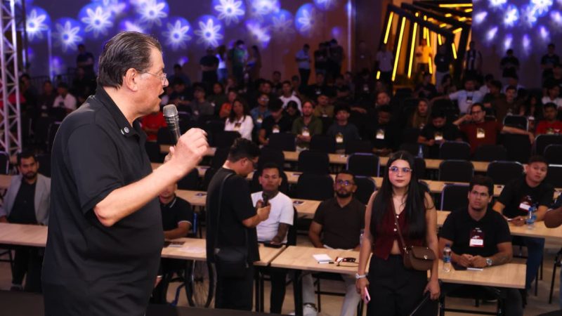 Eduardo Braga destaca empreendedorismo e valorização profissional durante o Amazonas Barber 2026 em Manaus