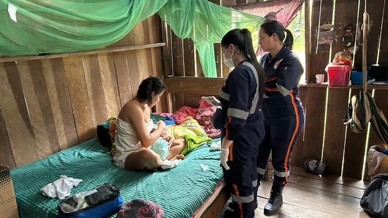 Equipe do SOS percorre 5 horas de lancha para atender mãe e recém-nascido em comunidade ribeirinha de Coari