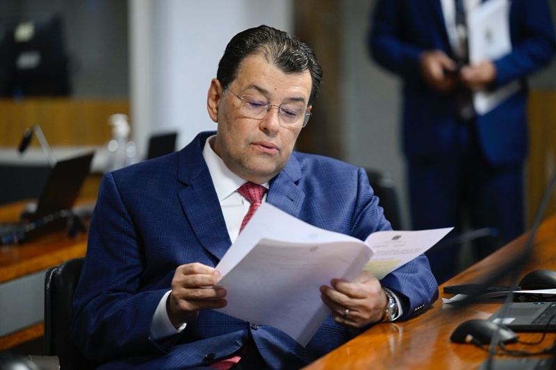 Projeto de Eduardo Braga quer direcionar verba do FGTS para levar água e esgoto às regiões mais pobres do Brasil