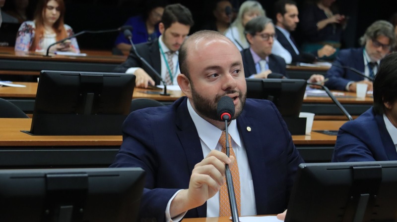 Fausto Jr. apresenta projeto para coibir exploração infantil em hotéis