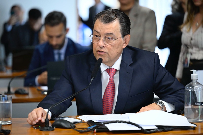 Nova regra garantirá redução no preço dos combustíveis em Manaus, diz Eduardo Braga