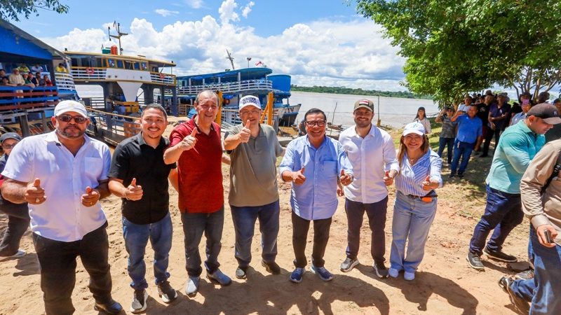 Prefeitura de Coari entrega kits escolares, reinaugura escolas e inicia força-tarefa para reforma de unidades na zona rural