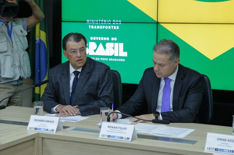 Eduardo Braga celebra anúncio de edital para asfaltamento do trecho do meio da BR-319