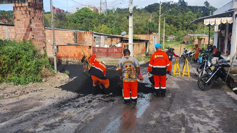 Prefeitura de Manaus intensifica recuperação viária no bairro Jorge Teixeira e garante mais mobilidade à população