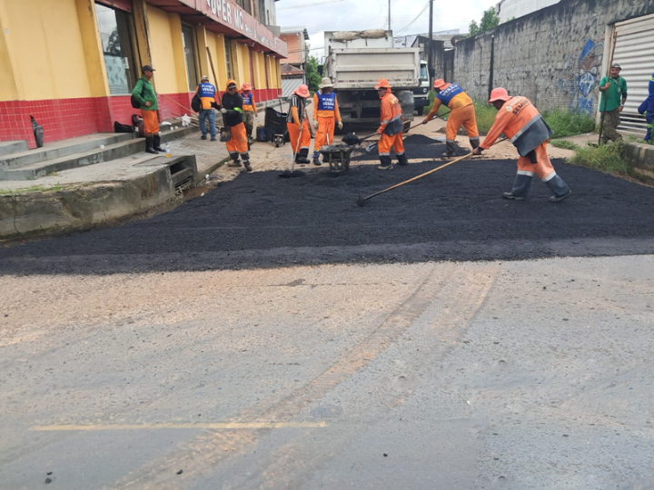 Prefeitura de Manaus intensifica serviços de recuperação viária no bairro Cidade Nova