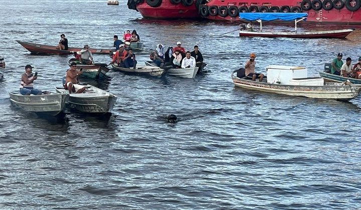 Coari recebe nadador que percorre o rio Amazonas em defesa da preservação ambiental