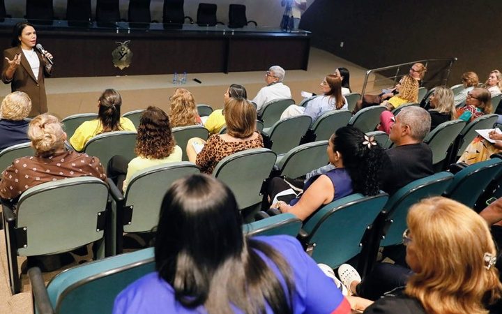 Diretoria de Saúde da Aleam promove palestra sobre saúde da mulher e emagrecimento saudável