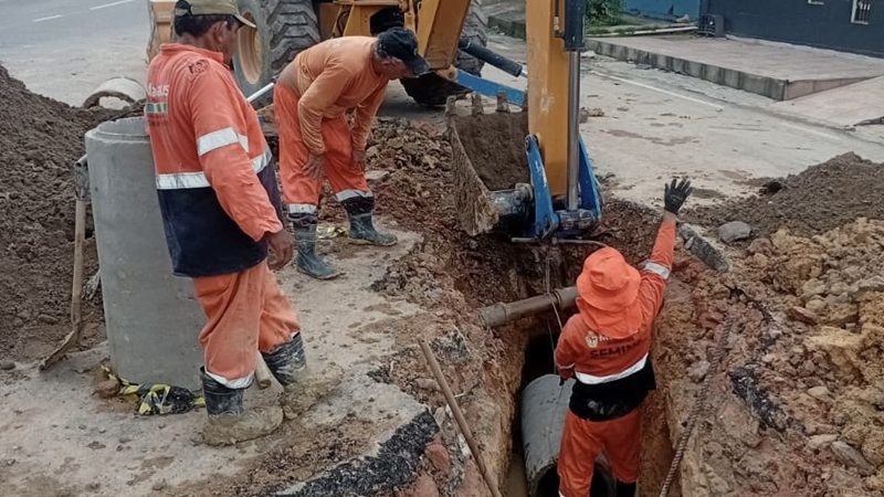 Prefeitura de Manaus inicia obra de drenagem em Flores durante feriado para prevenir alagamentos