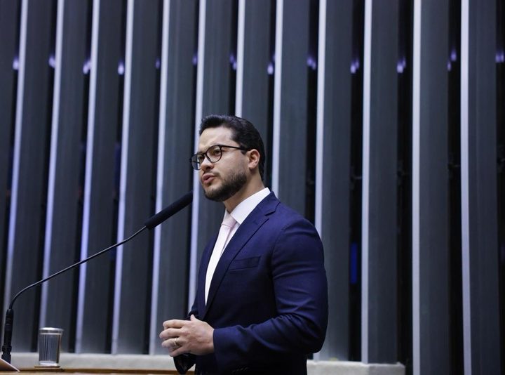 Deputado Adail Filho vota a favor da PEC do fim da escala 6×1 e destaca impacto no Amazonas