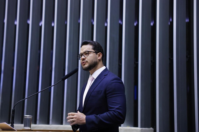 Deputado Adail Filho vota a favor da PEC do fim da escala 6×1 e destaca impacto no Amazonas