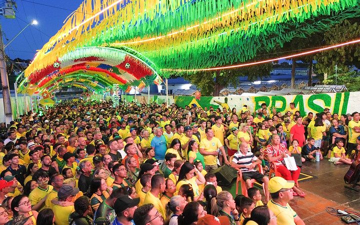 Prefeitura leva estrutura a ‘Ruas da Copa’, garante diversão às famílias e fortalece o comércio local na estreia do Brasil na Copa do Mundo